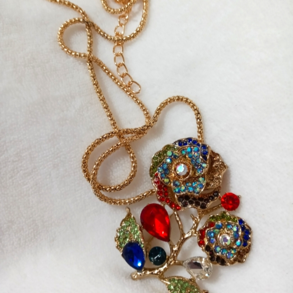Flower rhinestone necklace pendant brooch